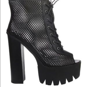 Cape Robbin platform boots size 9